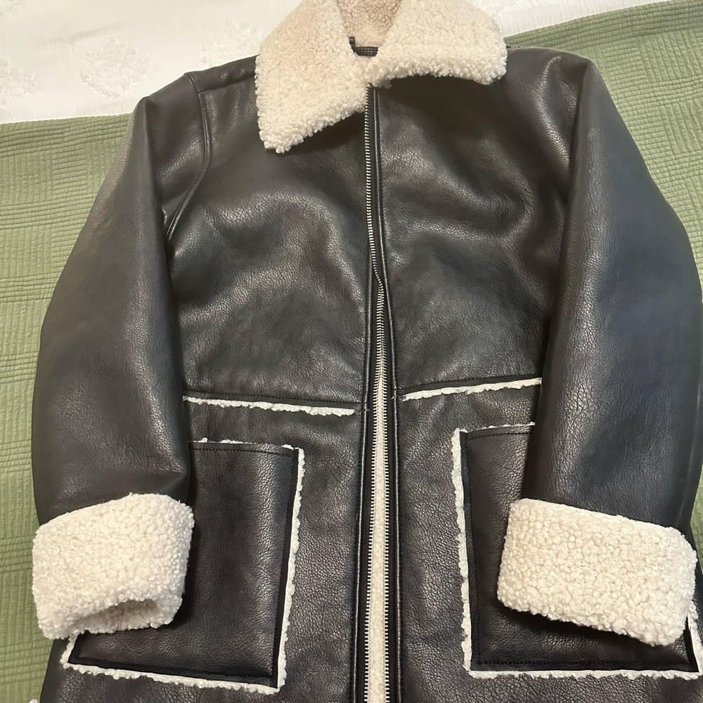 Abercrombie & Fitch Black and Cream Teddy Jacket